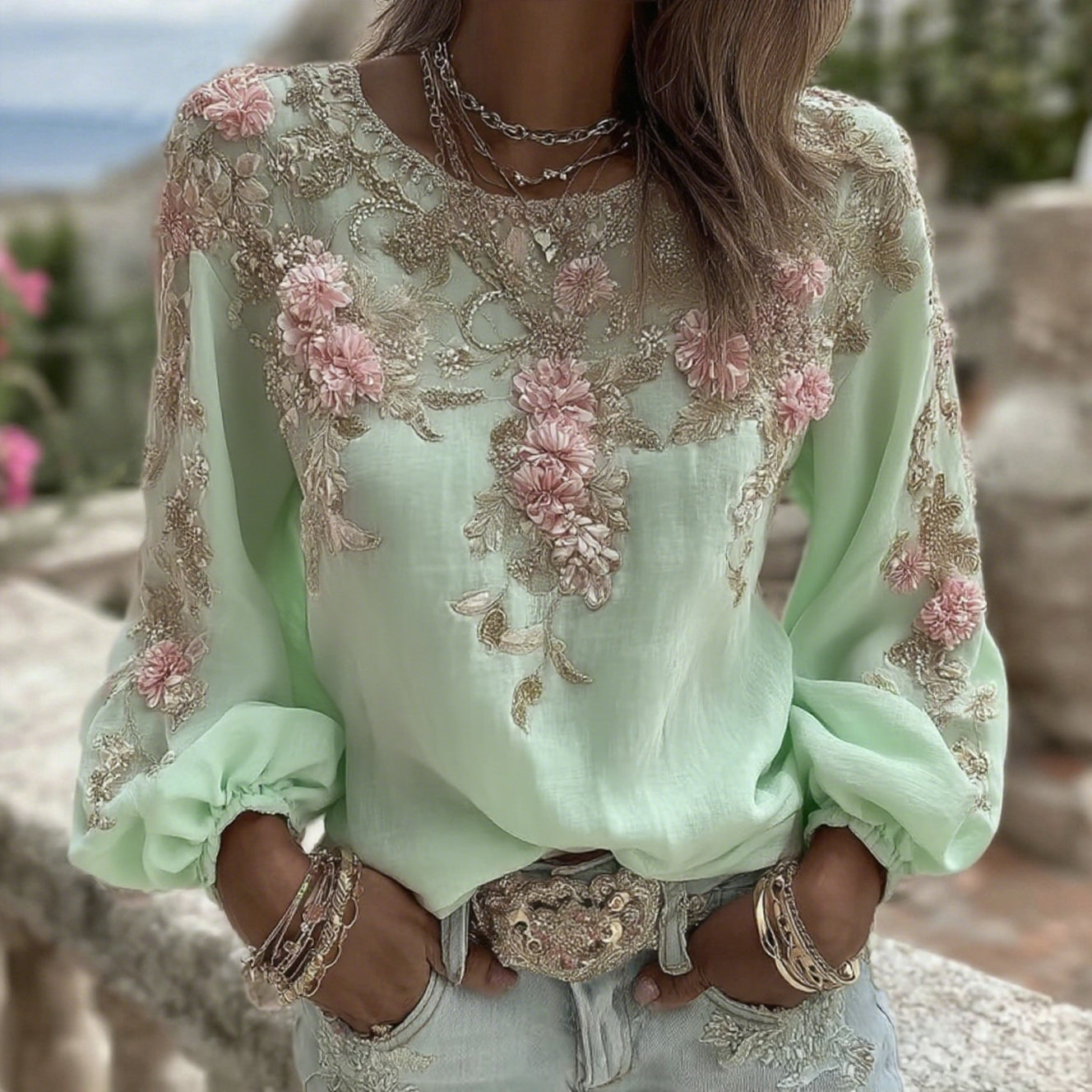 T-shirt femme vintage en mélange de lin à manches longues, col rond et broderie rose