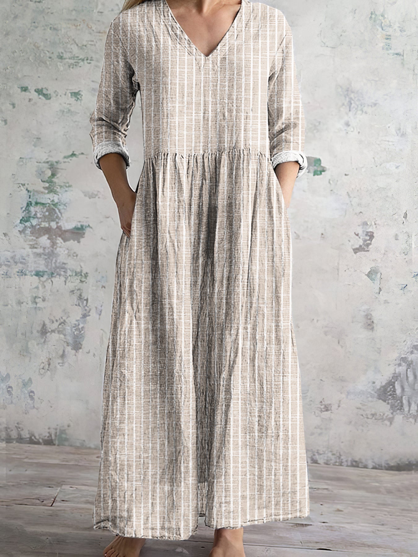 Vestito da donna in lino con motivo a righe vintage