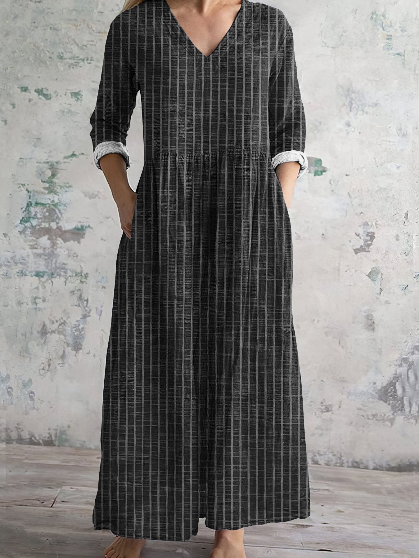Vestito da donna in lino con motivo a righe vintage