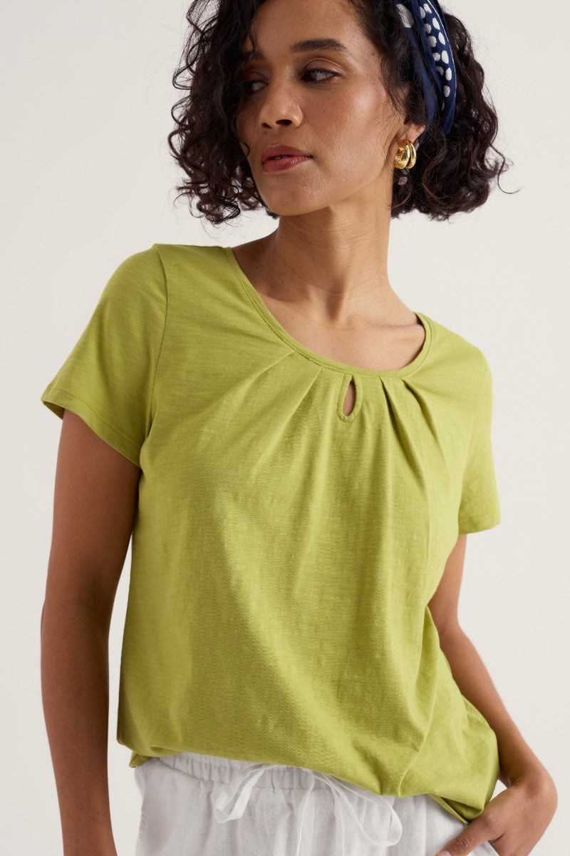 T-shirt Appletree con dettaglio a occhiello