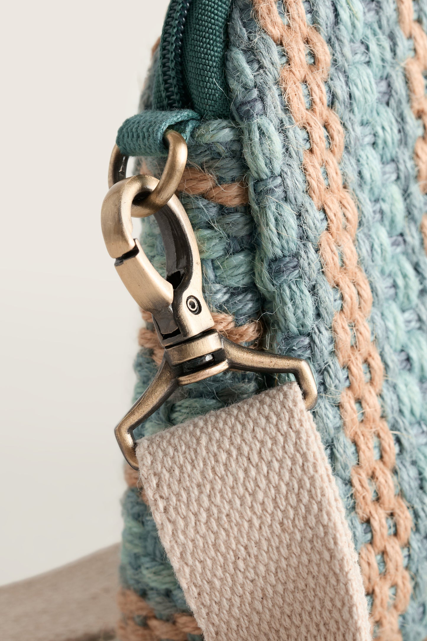 Borsa a tracolla a righe in juta Flourish