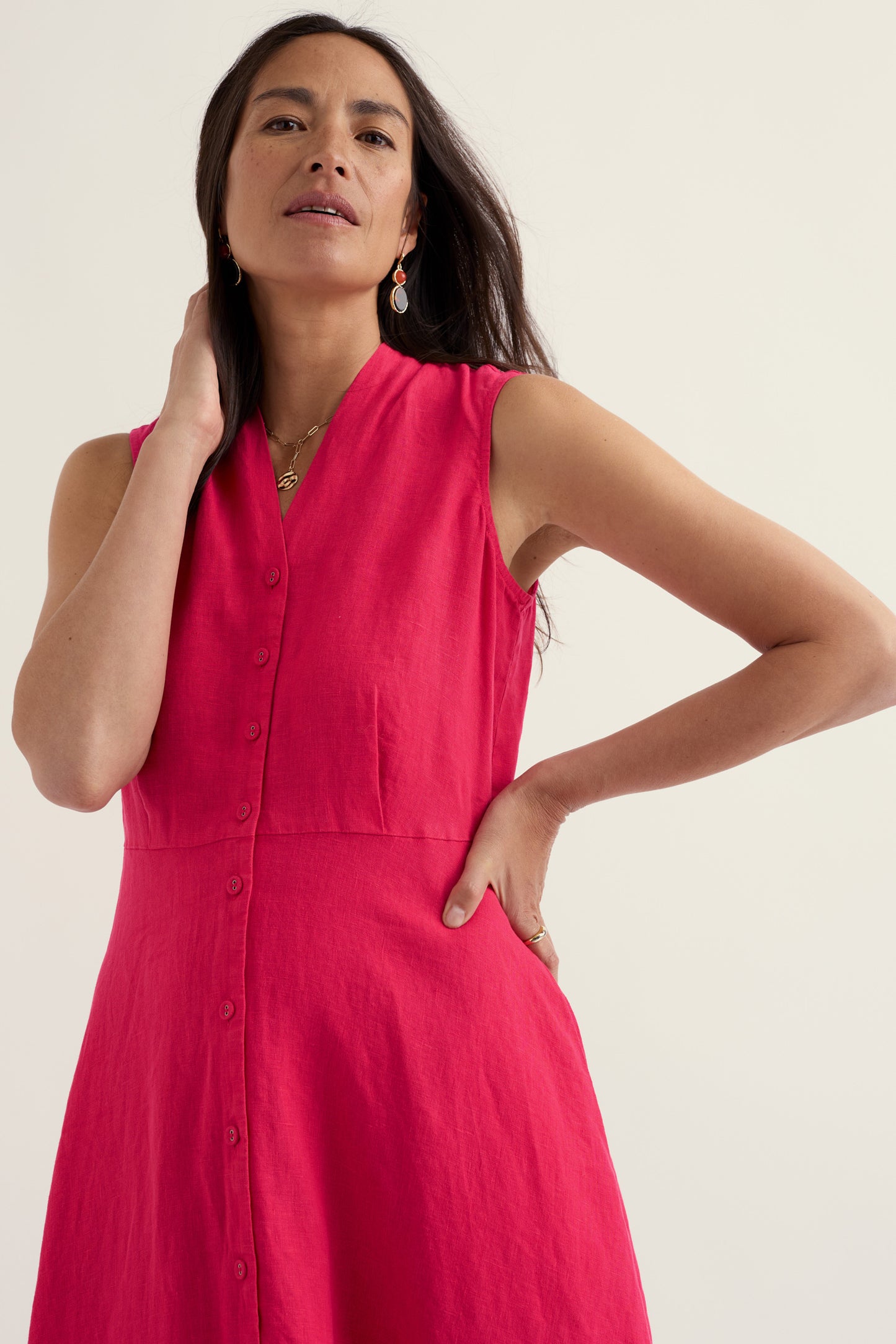 Robe sans manches en lin et bois sculpté