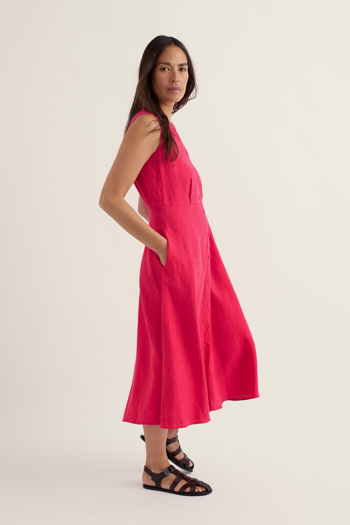 Robe sans manches en lin et bois sculpté