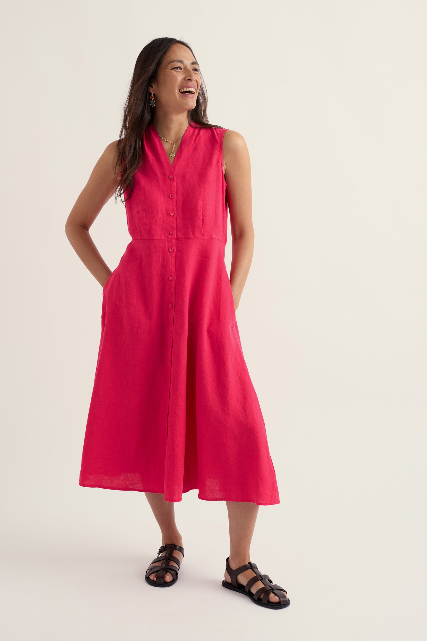 Robe sans manches en lin et bois sculpté