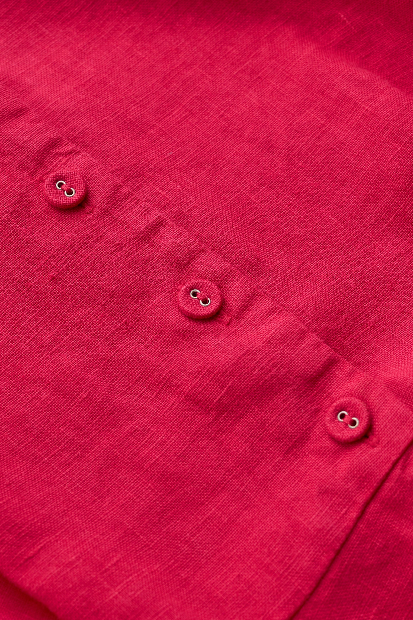 Robe sans manches en lin et bois sculpté