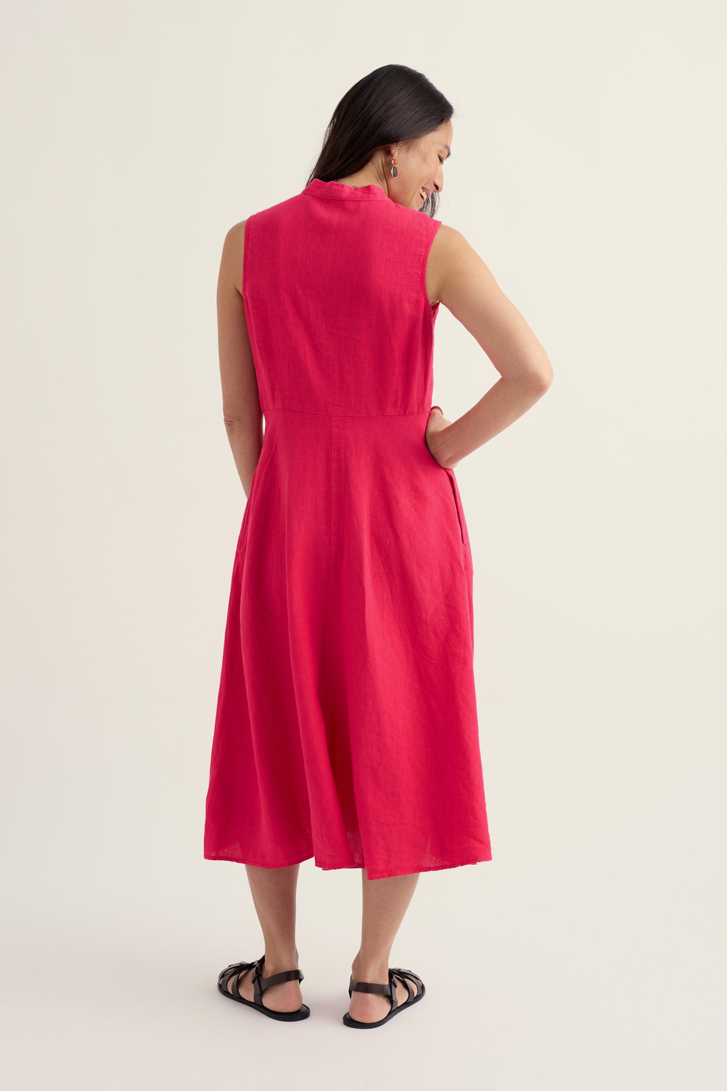 Robe sans manches en lin et bois sculpté