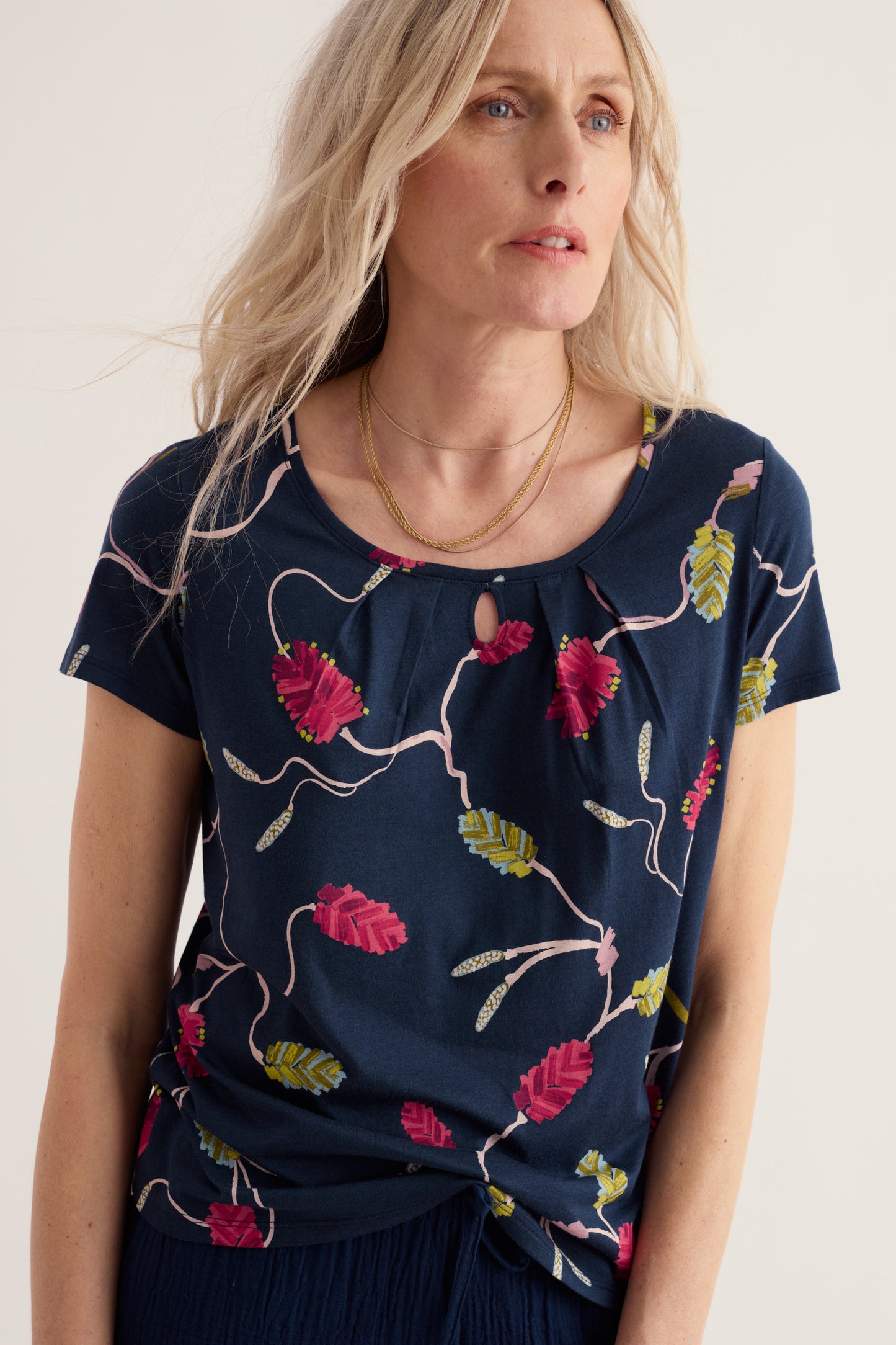 T-shirt Appletree con dettaglio a occhiello