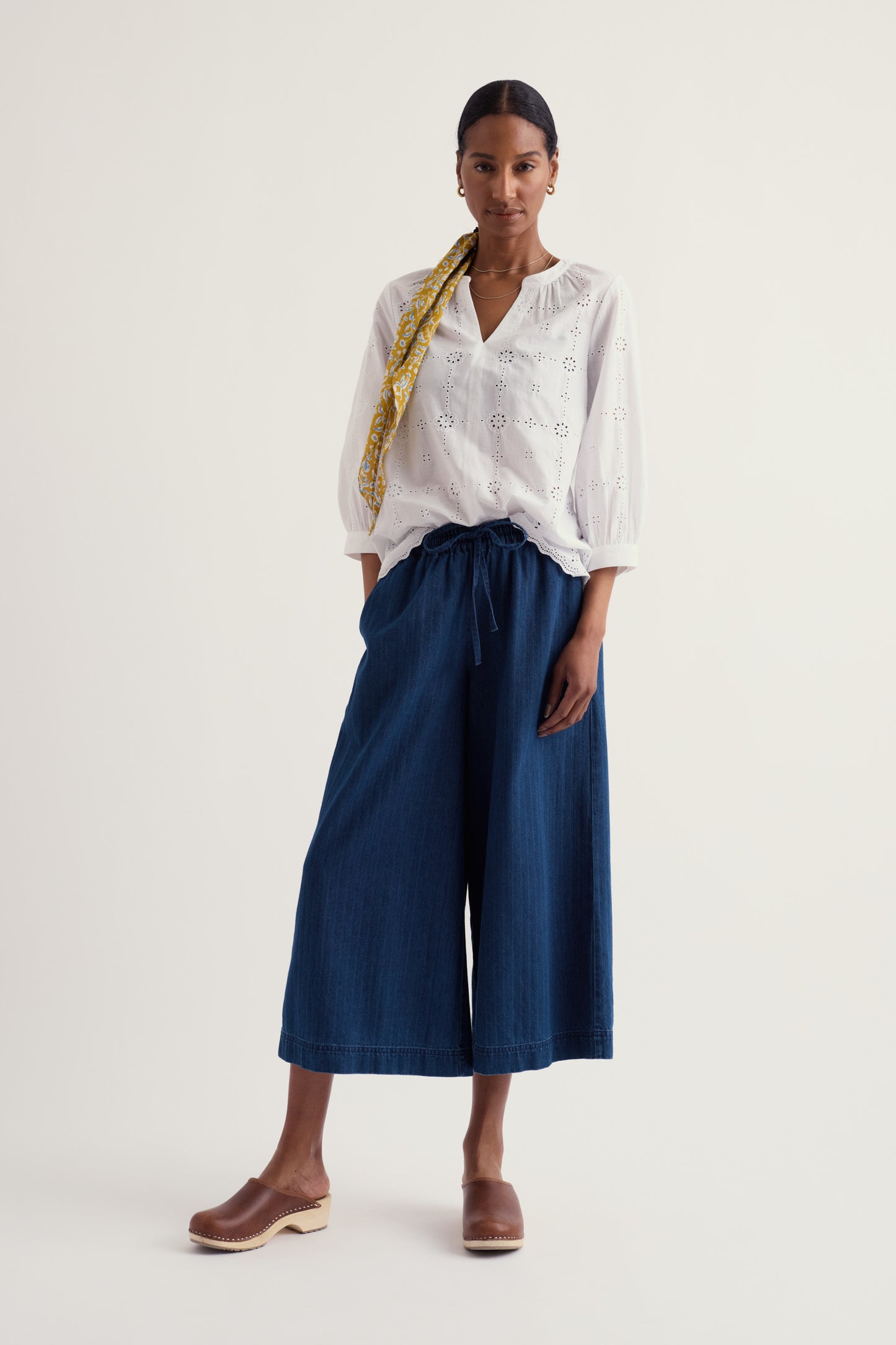 Top Grace ricamato in cotone biologico  